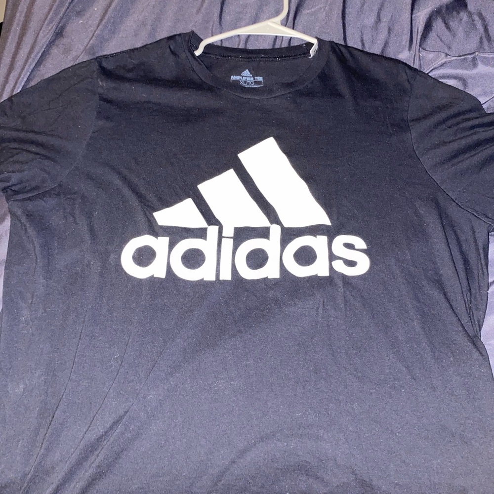 Simple adidas tee never worn size XL men’s
